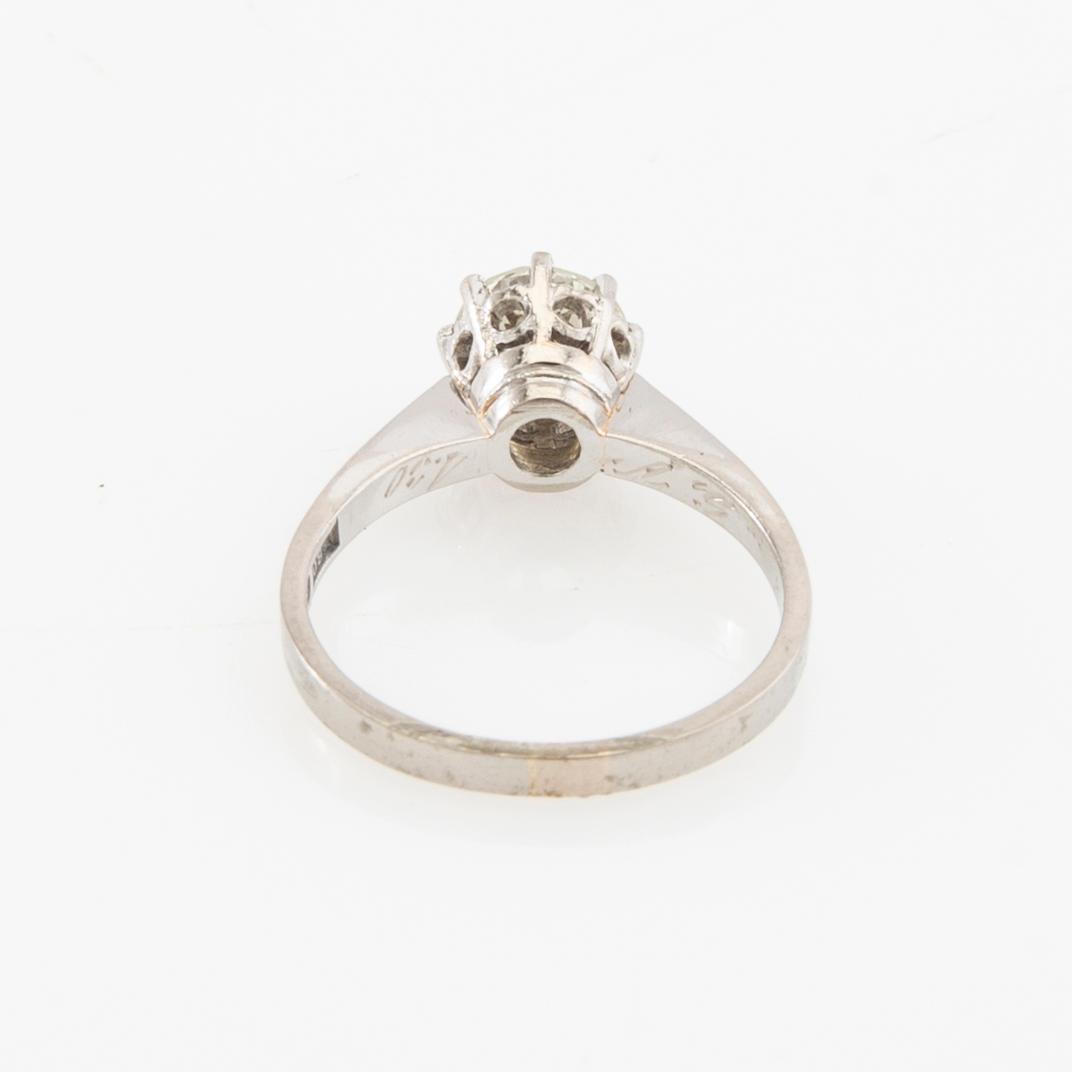 Hugo Olsson, Solitaire ring 18K white gold with a round brilliant-cut diamond, Helsingborg 1968.