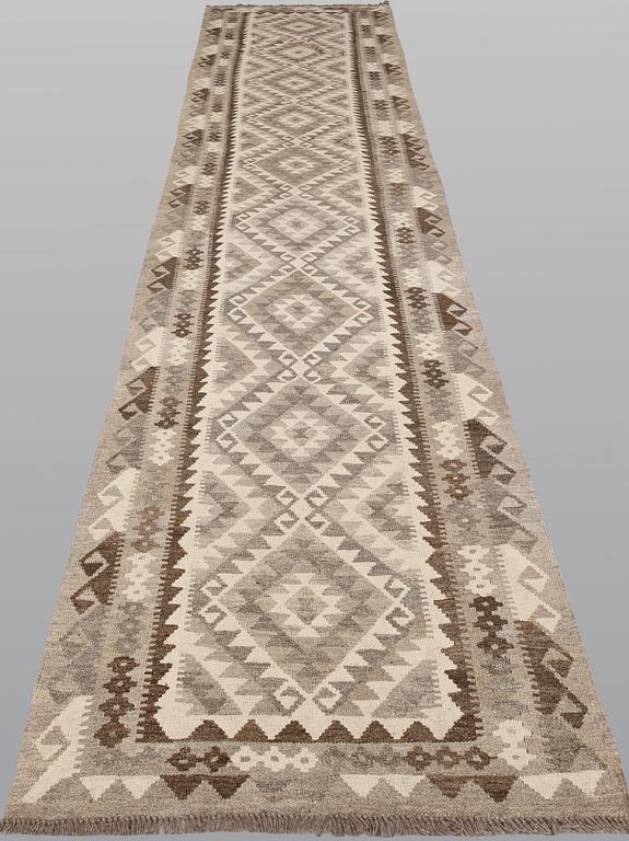 A Kilim runner, approx. 398 x 85 cm.