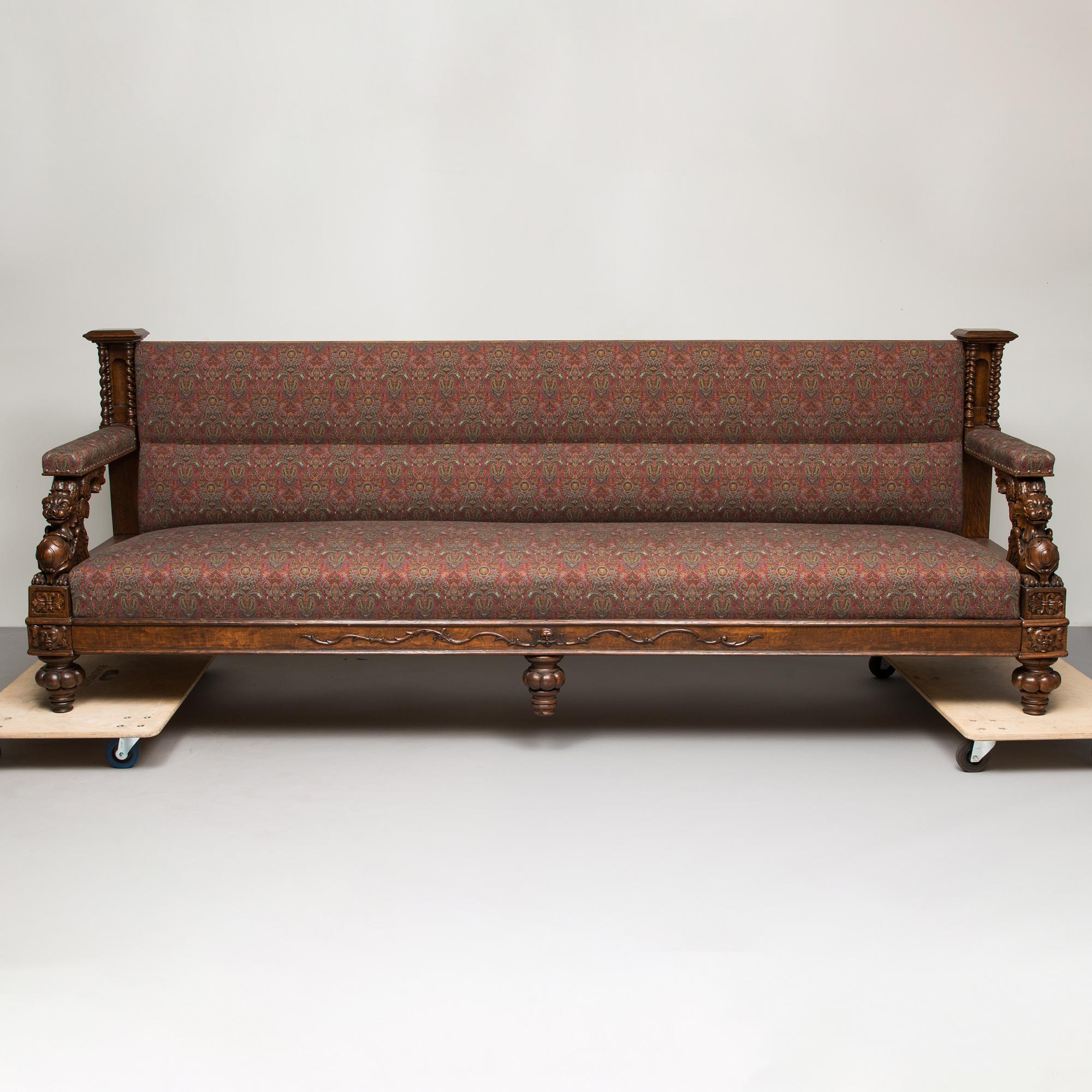 Sohva, Hotel Kämp, 1800-luvun loppu. Pituus 315 cm.