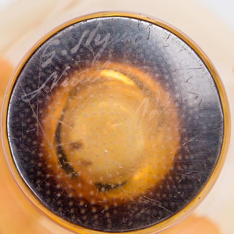 GUNNEL NYMAN, VAS, glas, signerad med syrapenna G. Nyman Nuutajärvi Notsjö.