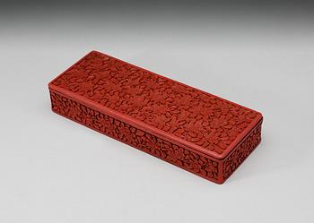 A red lacquered box with cover, Qing dynasty.