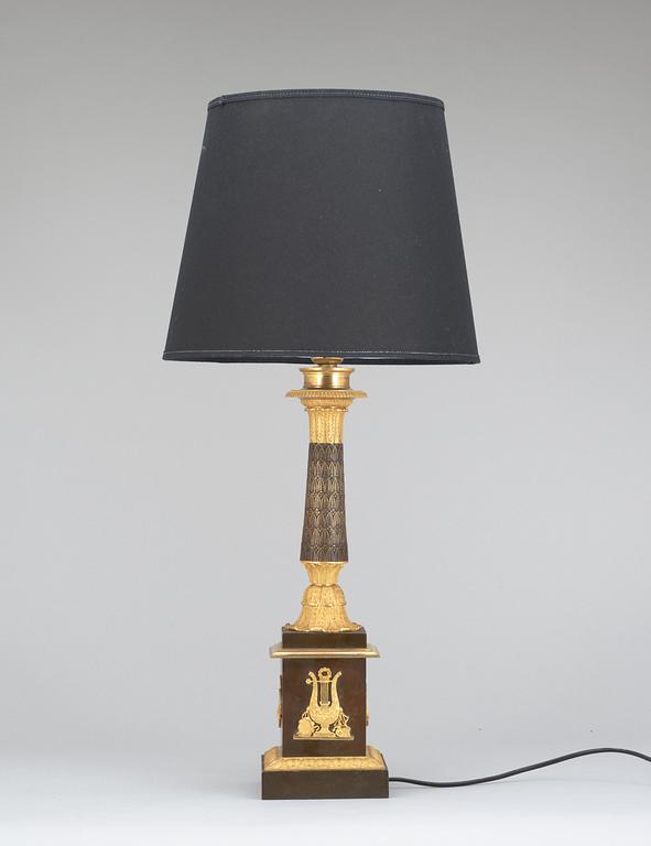 LAMPFOT. Frankrike, 1800-talets början. Empire.