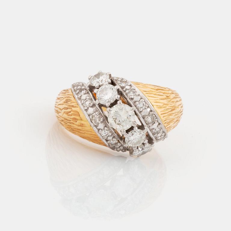 A WA Bolin ring in 18K gold set with round brilliant-cut diamonds.