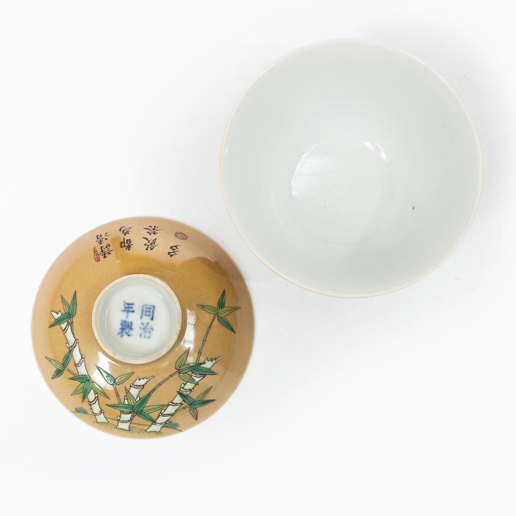 A porcelain cup with cover, 20th century, with the mark of Thongzhi.