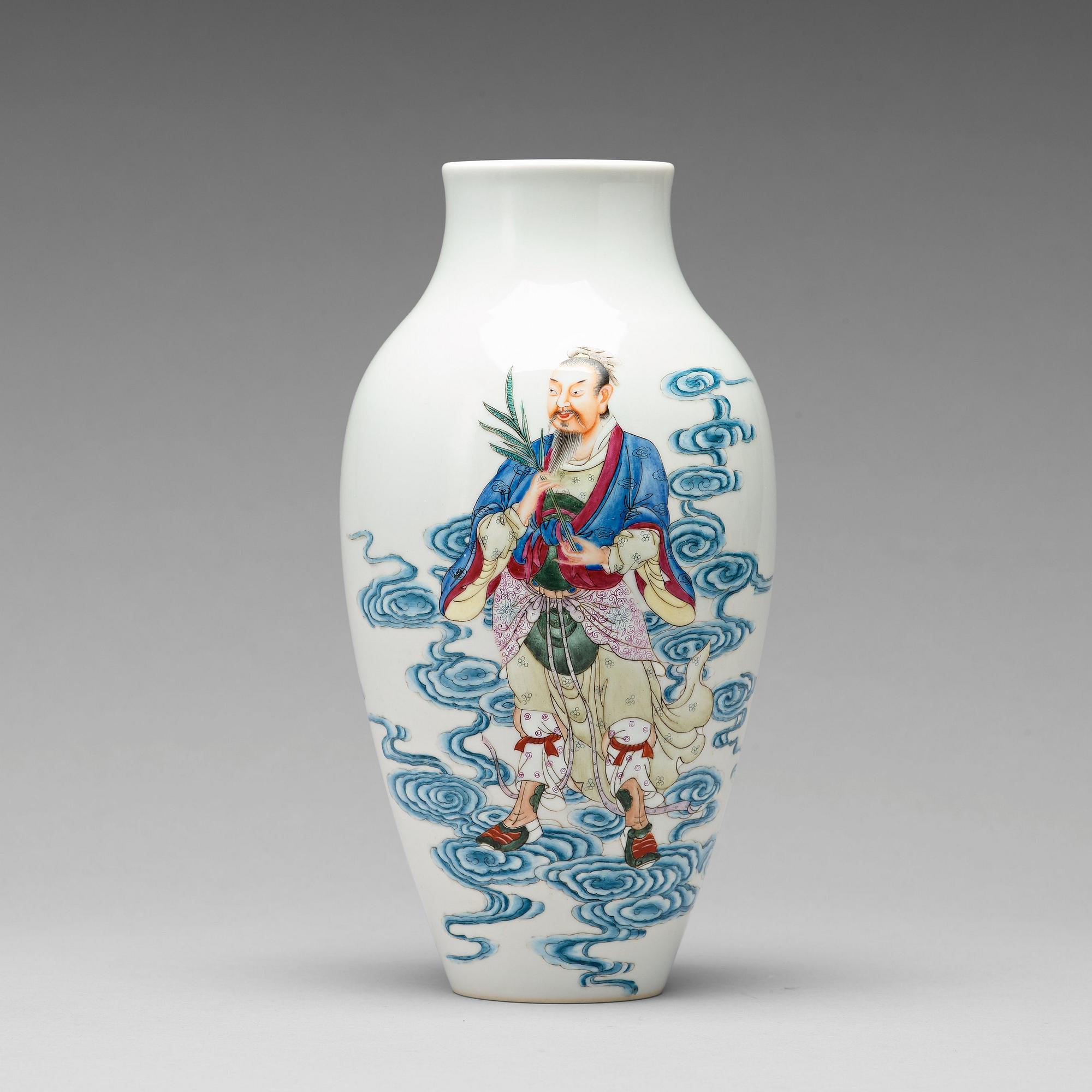 A Chinese vase, 20th Century.