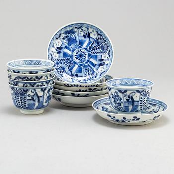 Five blue and white cups with six dishes, Qing dynasty, circa 1900.