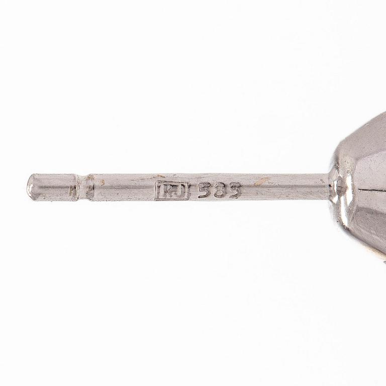 Örhängen, 14K vitguld med briljantslipade diamanter totalt 1.00 ct. Med GIA dossier.