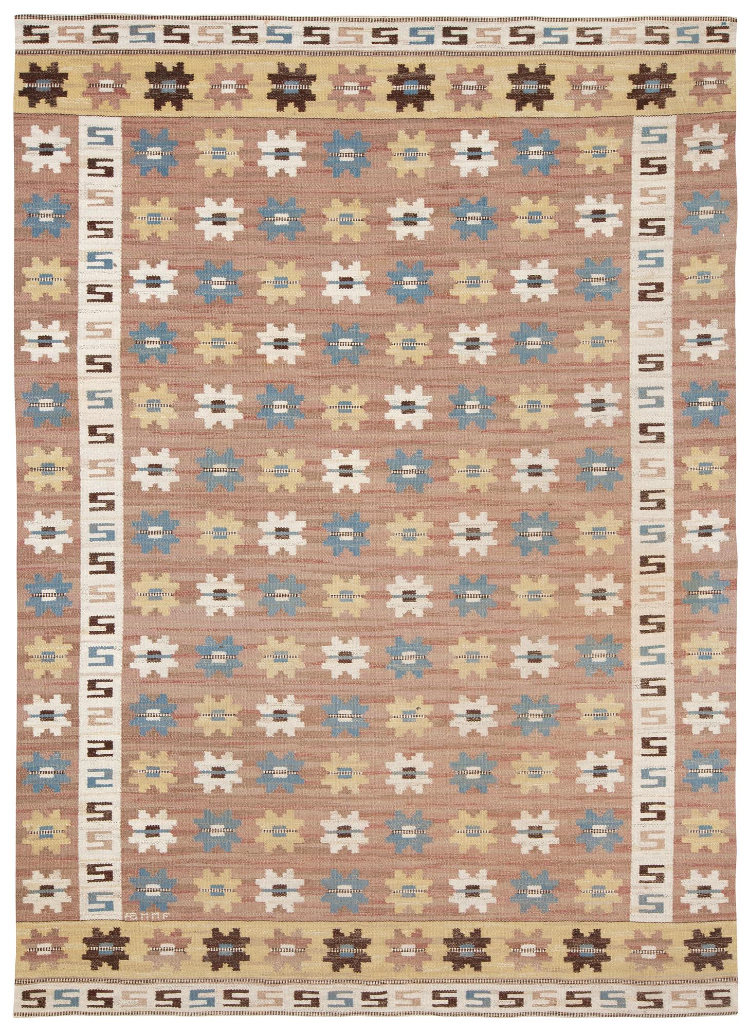 CARPET. "Kryptans matta" ("Sipporna"). Flat weave (Rölakan). 350 x 255 cm. Signed AB MMF.