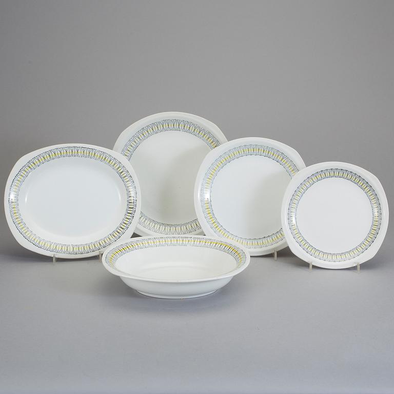 MATSERVISDELAR, 37 stycken, porslin, "Kryss", Helmer Ringström, Gefle/Upsala Ekeby, i produktion 1957-64.