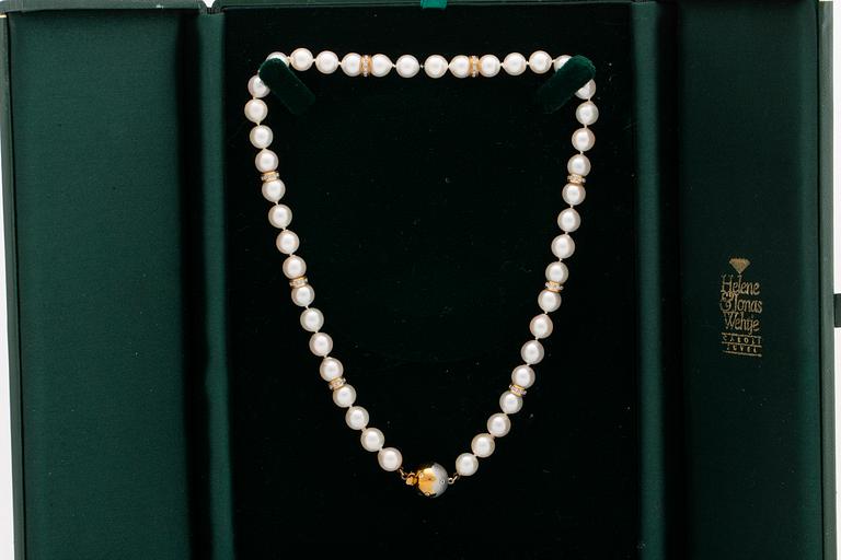 PEARL NECKLACe, cultured pearls 7,5-8 mm, clasp 18K gold diamonds and spacers 18K gold and diamonds 0,60 ct in total.