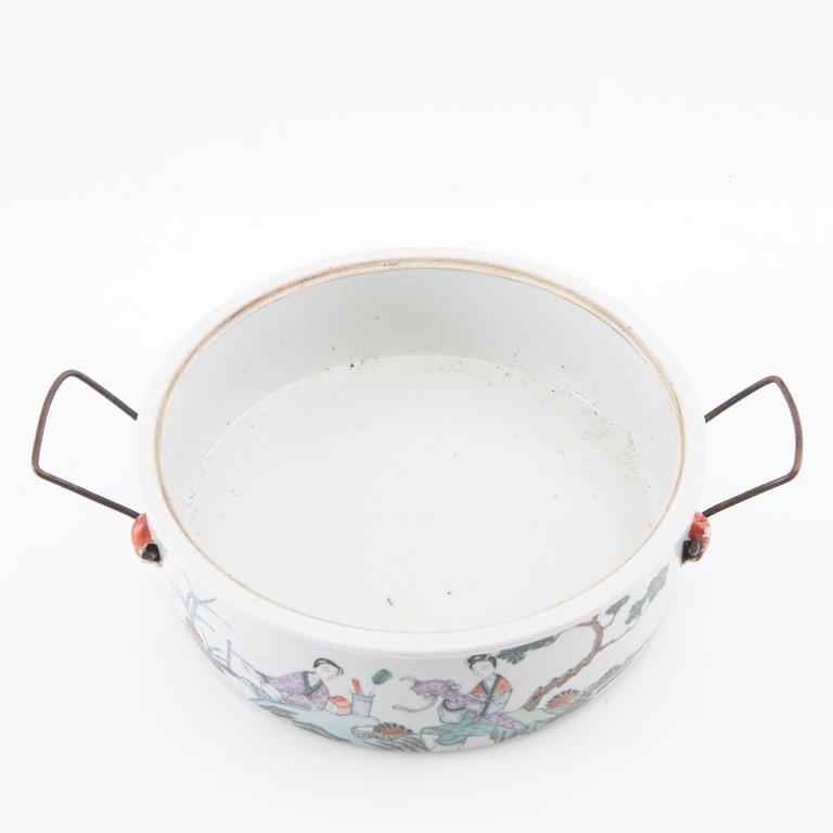 Tureen with lid, China 20th century.