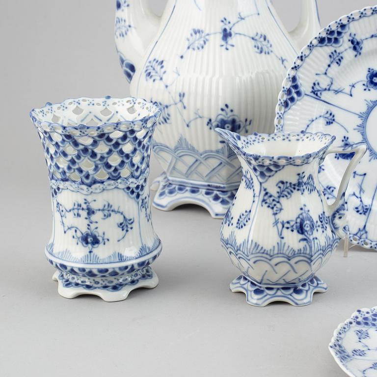 A whole- and half lace porcelain coffee service, 34 pcs "Musselmalet" from Royal Copenhagen.