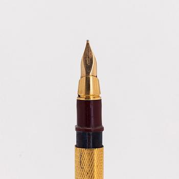 Cartier, a 'Vendôme Trinity' fountain pen.