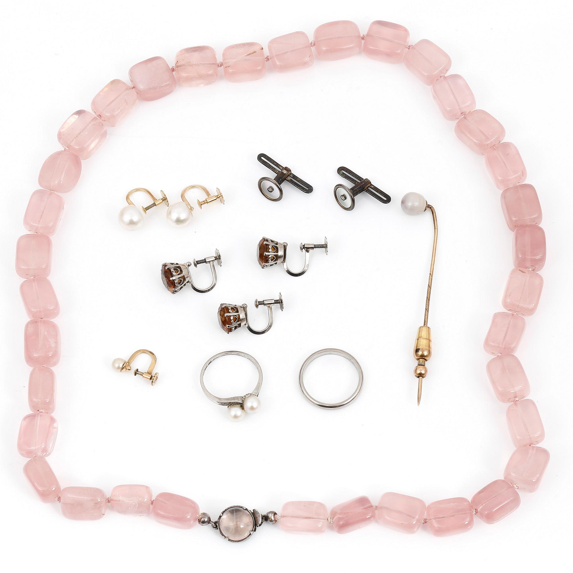 PARTI SMYCKEN, silver och 18K guld med sötvattenspärla och odlade pärlor, mestadels Sverige.