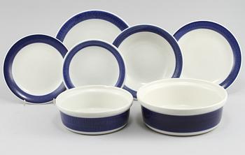 SERVISDELAR, 45 st, porslin, "Koka blå", Hertha Bengtsson, Rörstrand, 1956-88.