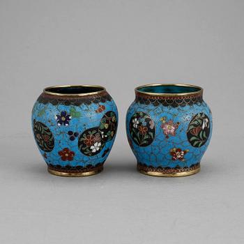 SKÅLAR, Cloisonné, 2 st, Kina, omkring sekelskiftet 1800/1900.