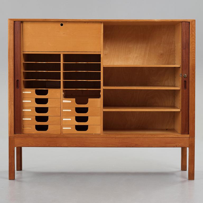 HANS J WEGNER, skåp, Plan Møbler, modell 'A5622', Danmark 1940-50-tal.