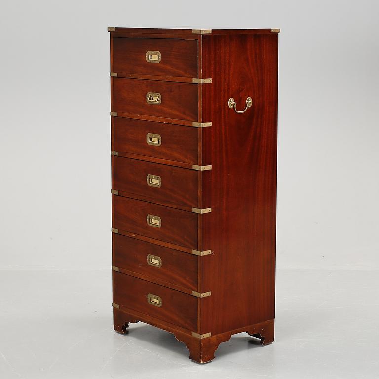 BYRÅ, engelsk stil, 1900-talets mitt.