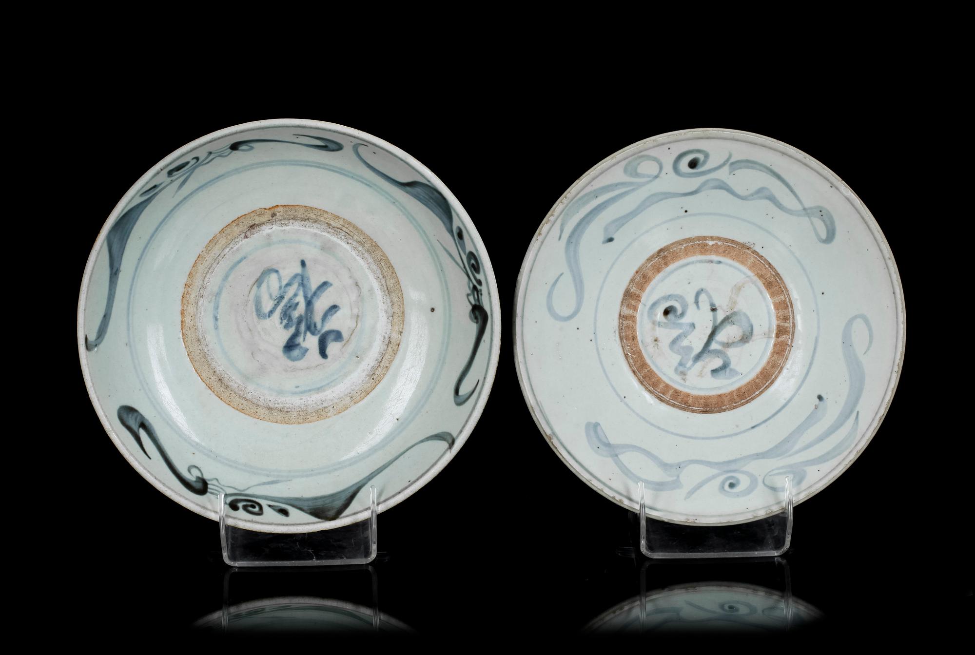 FAT, 2 st, stengods, 1800/1900-tal. Orientaliska.