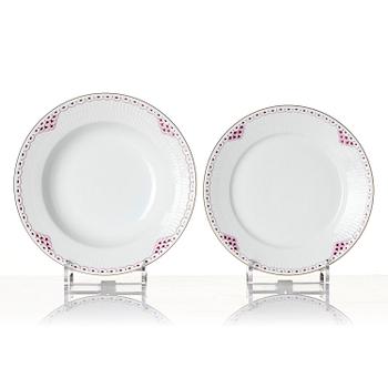 Tallrikar, 32 stycken, porslin. "Purpur Lace", Royal Copenhagen, Danmark, 1990-tal.