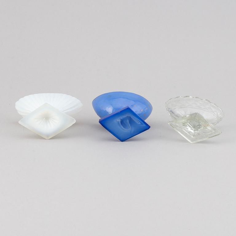 SALTKAR, 3 st, glas, omkring år 1800.