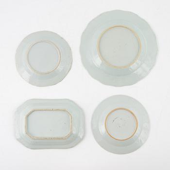 Tallrikar, serveringsfat samt assietter, 12 delar,  kompaniporslin, Qingdynastin, Qianlong (1736-95).