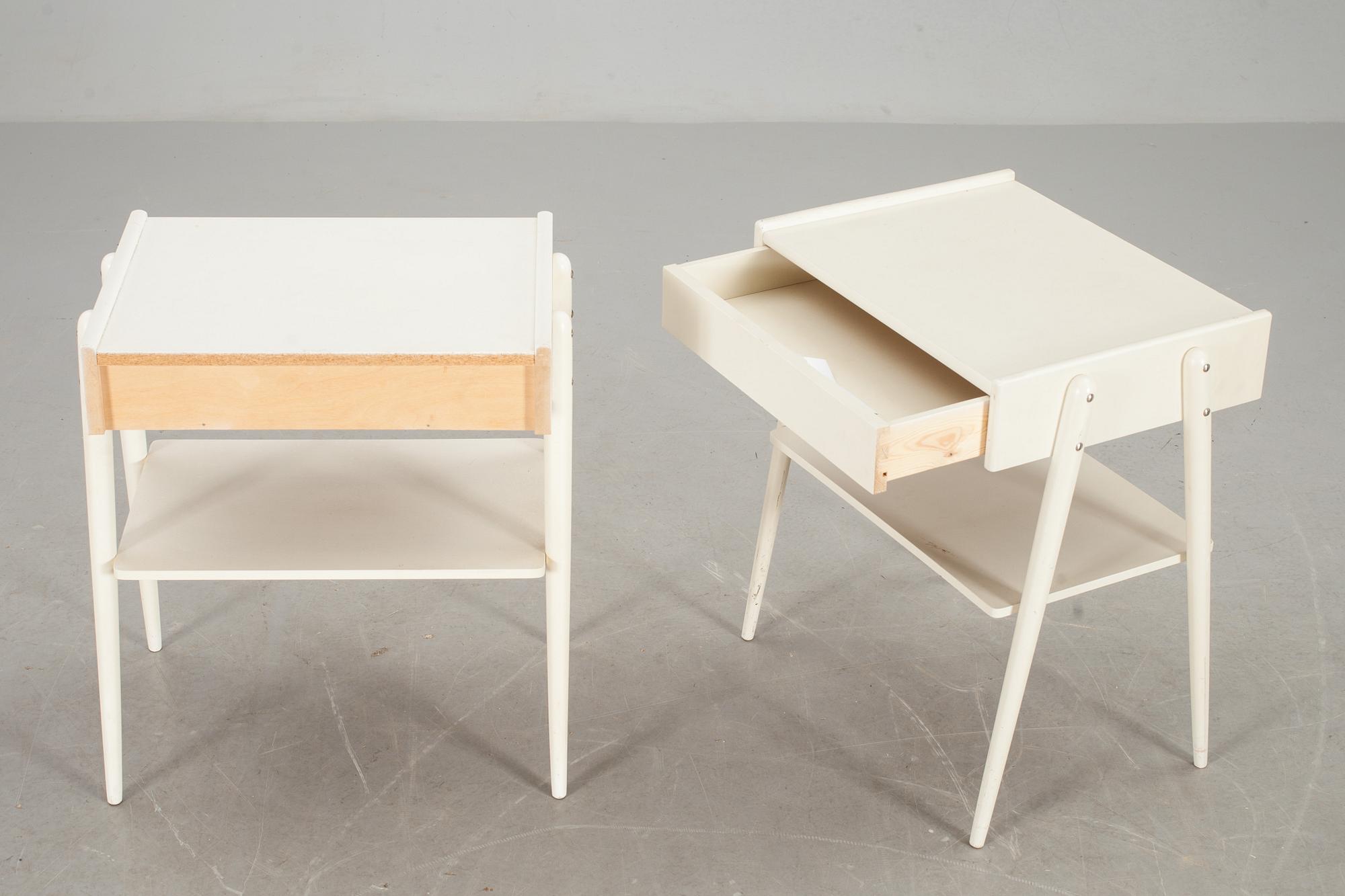 SÄNGBORD, ett par, AB Carlströms & Co möbelfabrik, 1900-talets mitt.