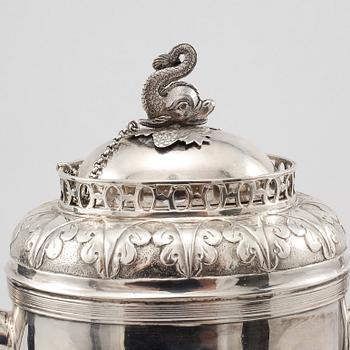 KAFFEKANNA, silver, Carl Lindström, Borås, empire, 1833, vikt 974 gram.