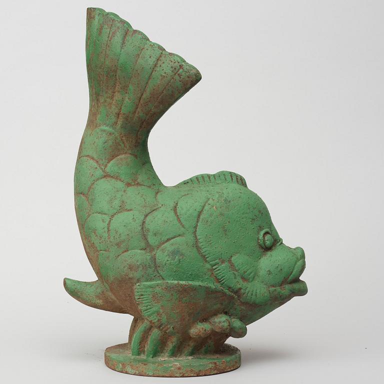 A Carl-Oscar Avén cast iron fountain sculpture of a fish, Näfveqvarn ca 1930.