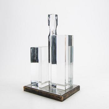 Jan Johansson, skulptur signerad och numrerad 78/150 plexi och glas Orrefors.