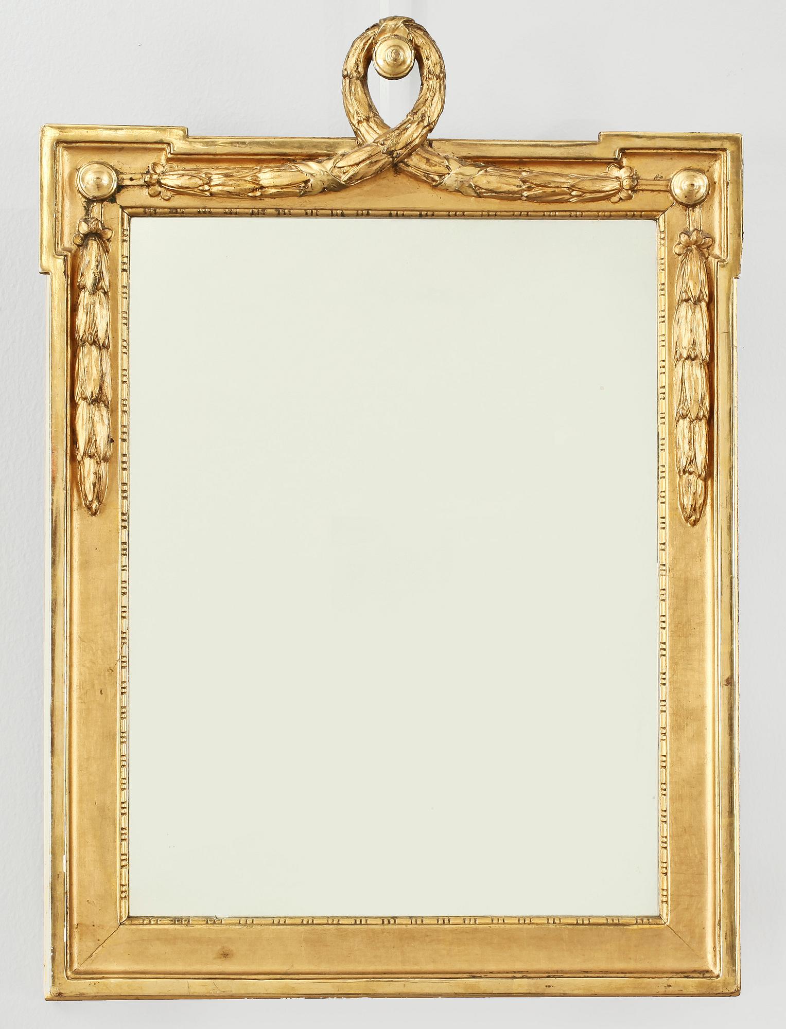 SPEGLAR, ett par, gustaviansk stil, omkr sekelskiftet 1900.