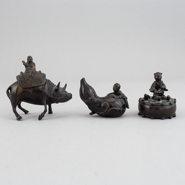 A set of 3 bronze sculptures, Qing dynasty, 19th Century.