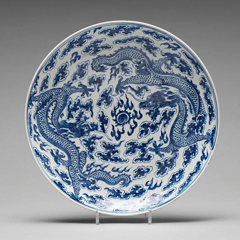 A large blue and white dragon dish, Qing dynasty, 19th Century.