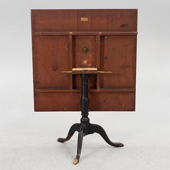 A folding table by Lars Erik Lindell (master in Köping, Sweden 1818-1843).