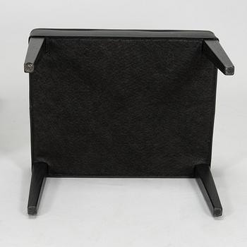 Frits Henningsen, fåtölj, "Heritage Chair", modell "FH419", och fotpall, Carl Hansen & Son, Danmark.