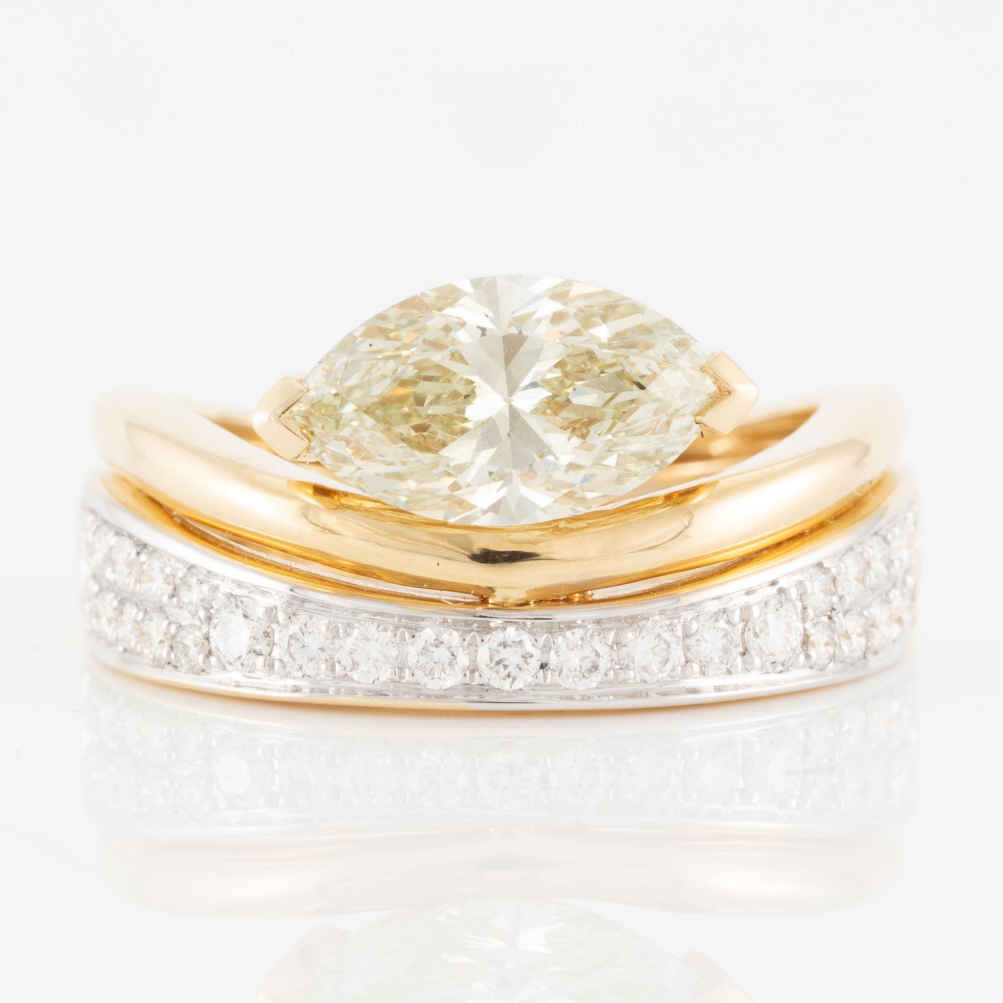 Ring in 18K gold set with a marquise-cut yellow diamond approximately 1.60 ct and brilliant-cut diamonds.