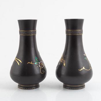 A pair of bronze vases with enamel decoration, first part of the 20th century.