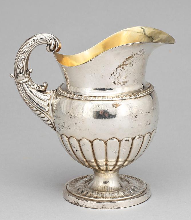 GRÄDDKANNA, silver, empir, Johan Petter Grönvall, Stockholm, 1835. Vikt ca 203 g.