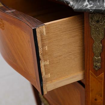 BYRÅ, rokokostil, 1900-talets mitt.