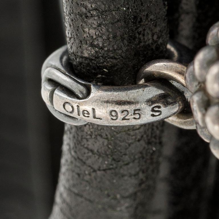 Ole Lynggaard bracelet leather with two charms silver "Sweet drops".