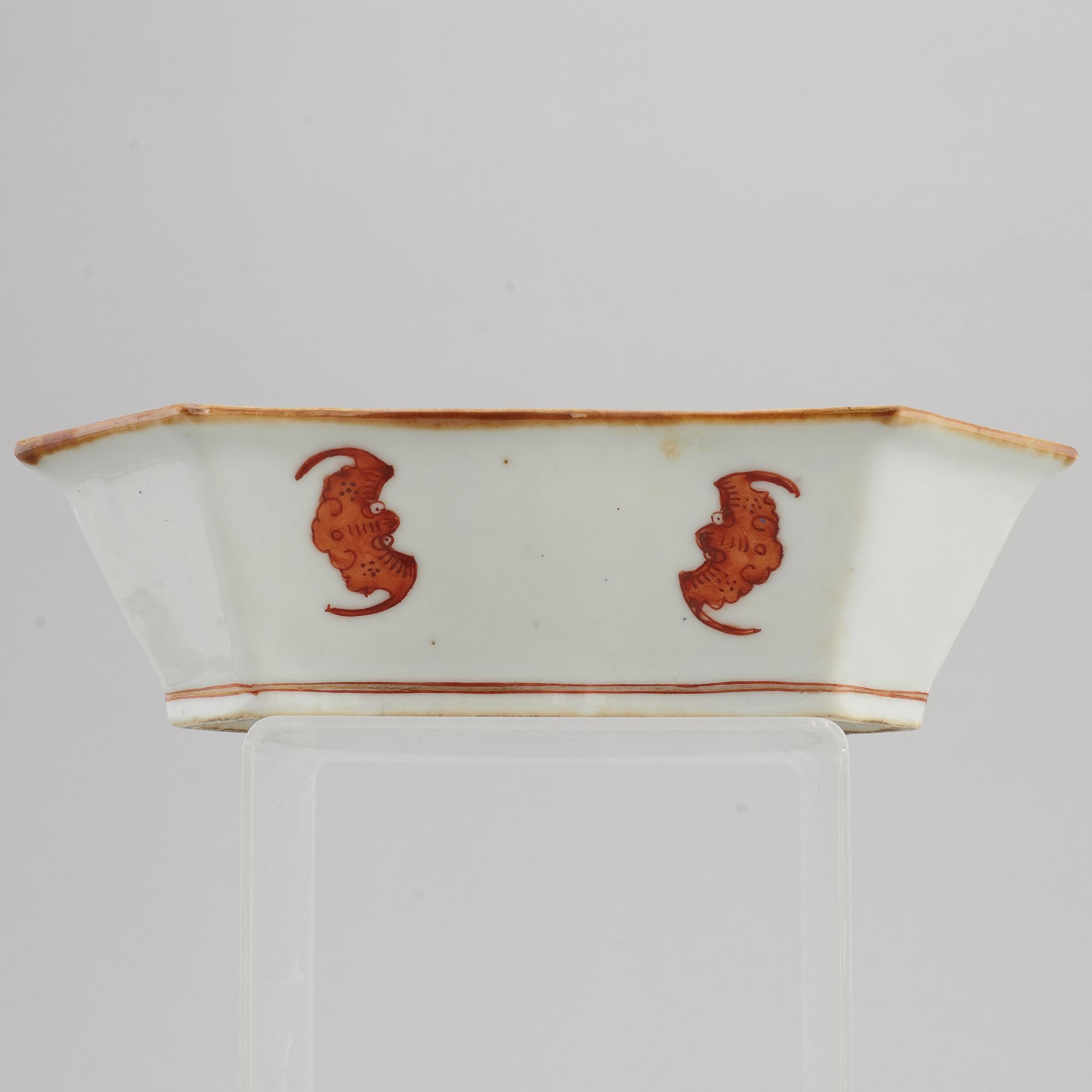 A group of four Chinese objects, Qing dynasty and China, 19th and 20th century.