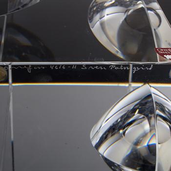 A glass sculpture by Sven Palmqvist, Orrefors.