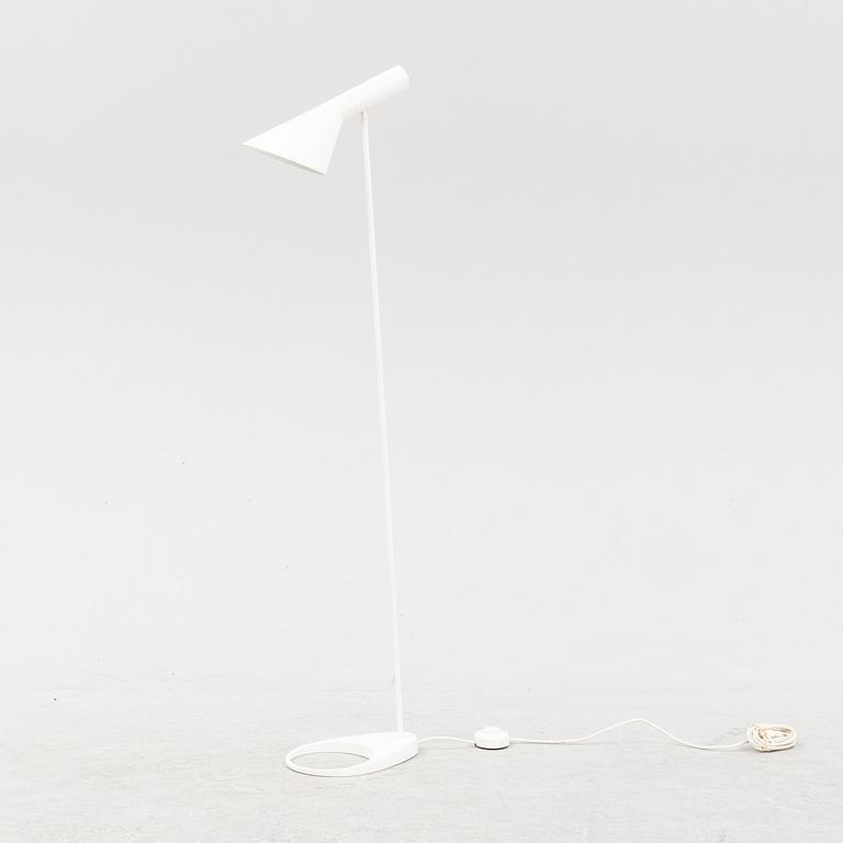 Arne Jacobsen, golvlampa, "AJ", Louis Poulsen, Danmark.