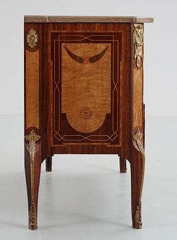 BYRÅ, gustaviansk stil, 1900-talets första hälft.