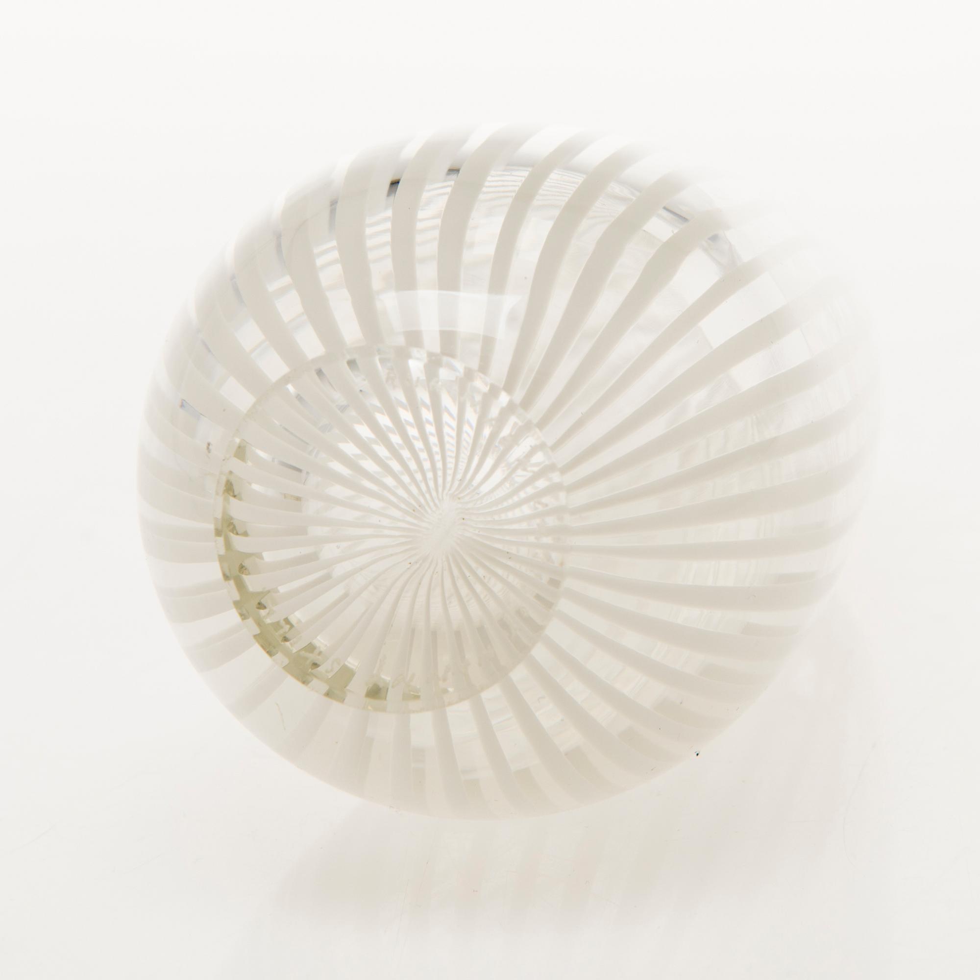 NANNY STILL, "Vuokko" maljakko ja kaksi "Tohveli" maljaa, signeeratut Riihimäen Lasi Oy Nanny Still. 1950-luku.