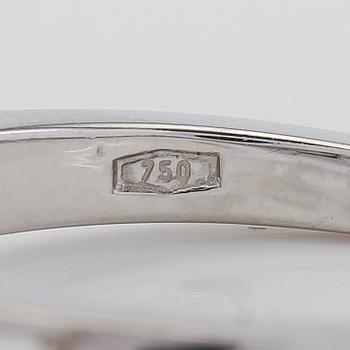 RING, 18K vitguld och diamanter tot ca 0.96 ct. varav en ca 0.77 ct.
