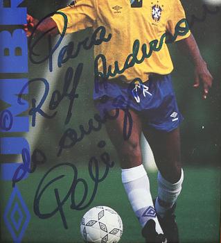 PELÉ, f. 1940, egenhändigt signerat foto.