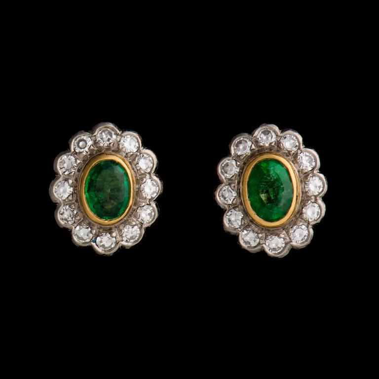 A PAIR OF EARRINGS, facetted emeralds, 8/8 cut diamonds. 18K gold. A. Tillander, Helsinki Finland.