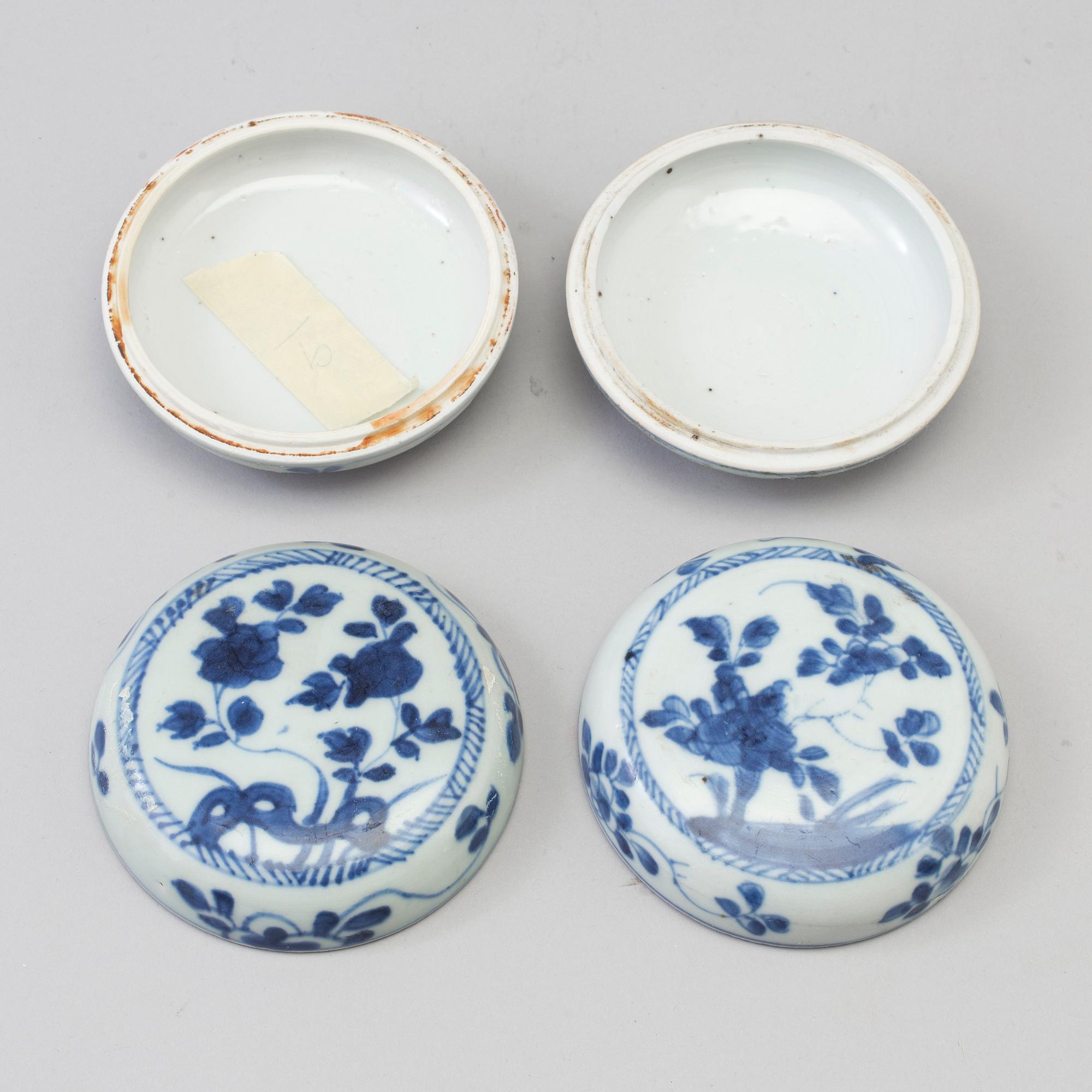 Two blue and white boxes with covers, Qing dynasty, Kangxi (1662-1722).