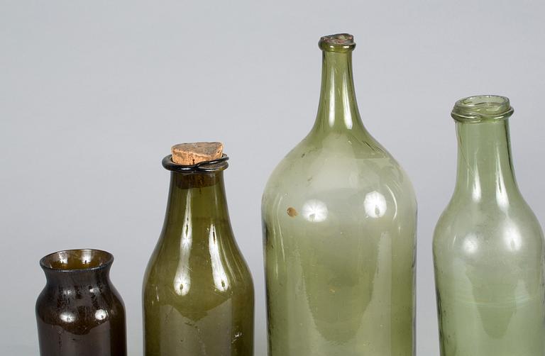 PARTI GLASFLASKOR, 4 st, 1800-1900-tal.